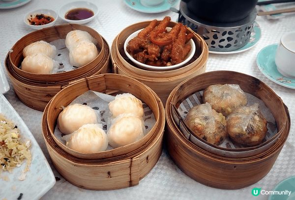 新年美食多羅羅，咸的甜的皆好味，人人食到笑呵呵~
