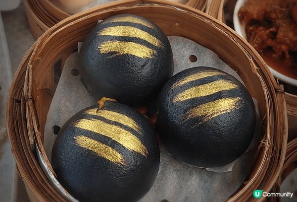 新年美食多羅羅，咸的甜的皆好味，人人食到笑呵呵~
