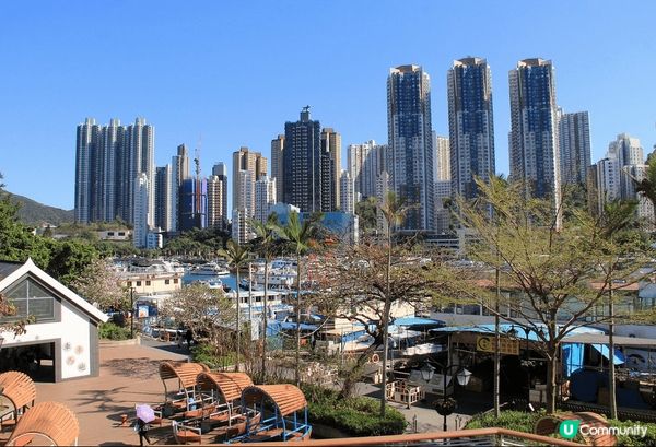 《香港仔》是一個迷人而傳統的社區，感覺就像是時光倒流一樣。香...