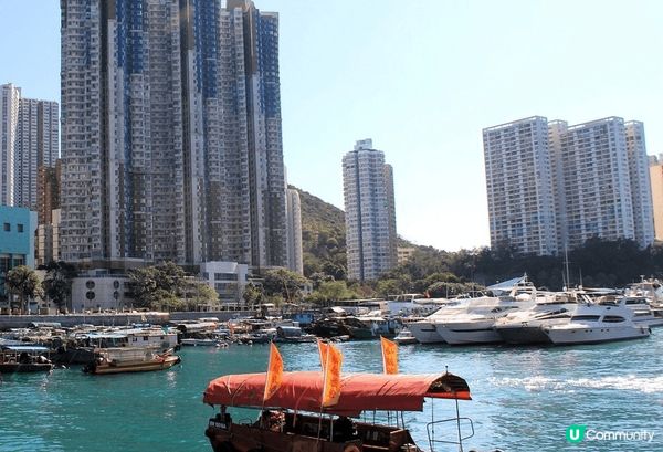 《香港仔》是一個迷人而傳統的社區，感覺就像是時光倒流一樣。香...