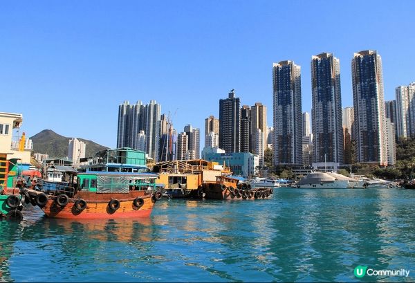 《香港仔》是一個迷人而傳統的社區，感覺就像是時光倒流一樣。香...