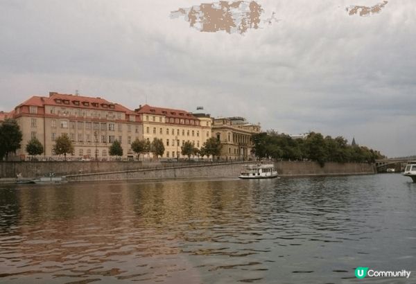 藍色多惱河就聽得多，去捷克當然要去多惱河感受下浪漫的氣氛，之...