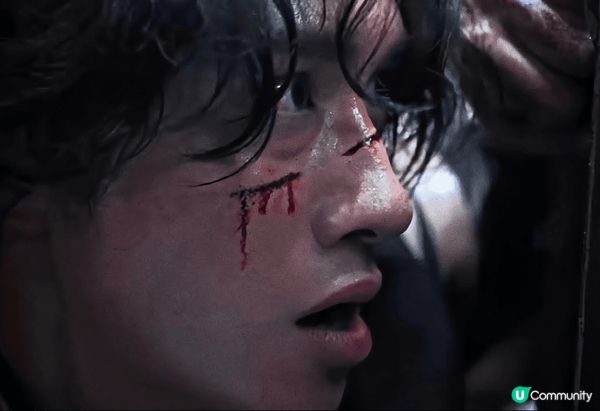 九龍城寨之圍城，令我印象最深刻嘅一幕就係龍捲風患了肺癌，自知...