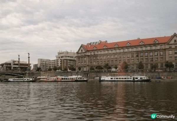 藍色多惱河就聽得多，去捷克當然要去多惱河感受下浪漫的氣氛，之...