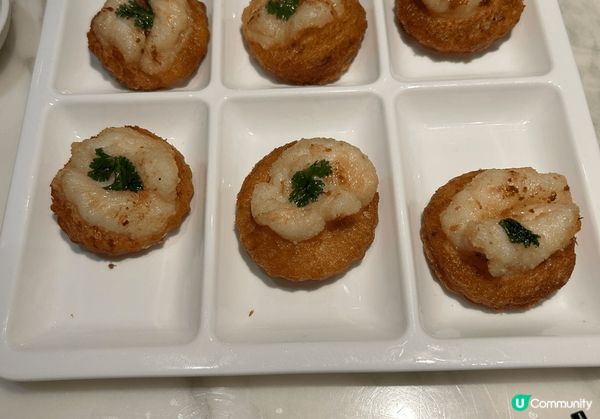 福田陶陶居，很多香港人去飲茶，點心好味精緻，坐得舒服，服務也...