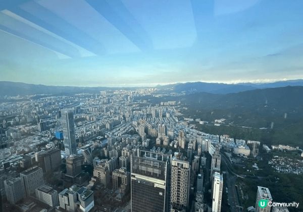 台北101是位於臺灣臺北市信義區的超高層摩天大樓,做為主體建...