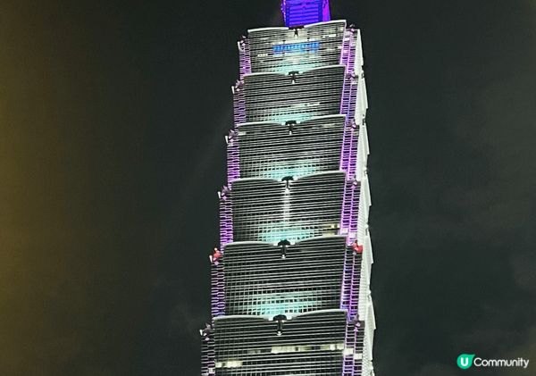 台北101是位於臺灣臺北市信義區的超高層摩天大樓,做為主體建...