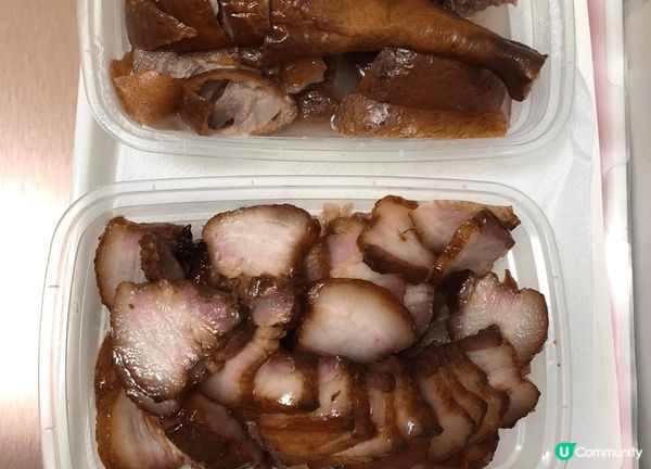 棋哥茶餐廳嘅燒鵝，多人買要排一陣間隊不過食落去有荔枝柴嘅香味...