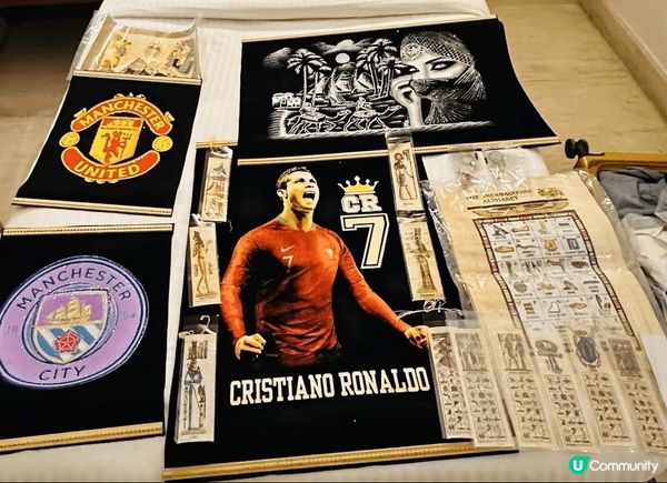 我推介購買紙莎草書籤和夜光畫像作為伴手禮，紙莎草是尼羅河的水...