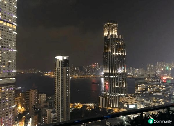 響尖沙咀isquare嘅eyebar,室內外都好適合打卡，室...