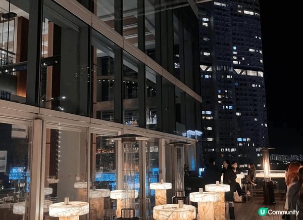 響尖沙咀isquare嘅eyebar,室內外都好適合打卡，室...