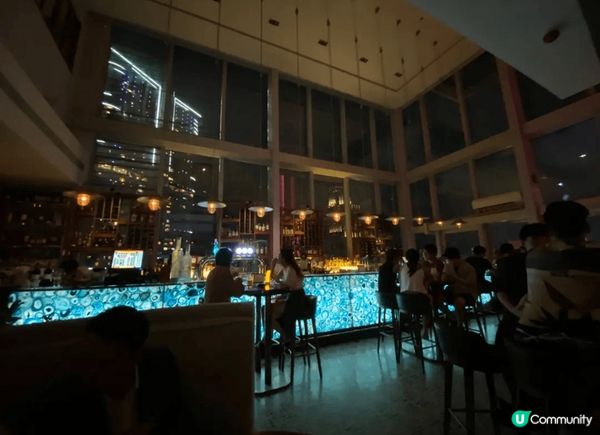 響尖沙咀isquare嘅eyebar,室內外都好適合打卡，室...