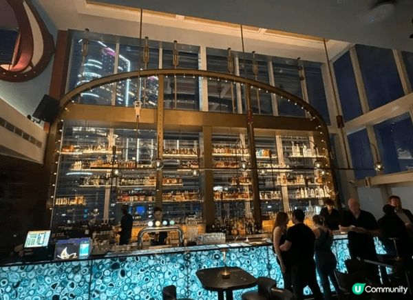 響尖沙咀isquare嘅eyebar,室內外都好適合打卡，室...