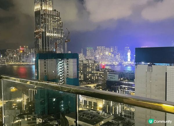 響尖沙咀isquare嘅eyebar,室內外都好適合打卡，室...