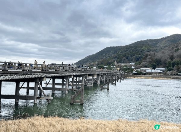🏯渡月橋是嵐山必到景點！！！ 橋樑是沿用傳統造橋方式建造，融...