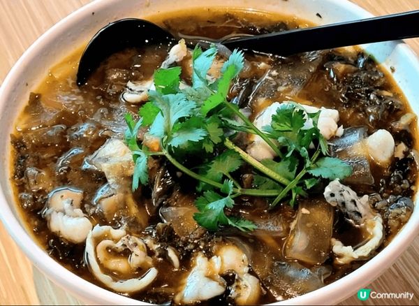 翡翠拉麵⼩籠包以現代少鹽少油的烹調，重新演繹京、川、滬，三地...