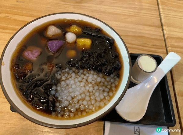 飲茶時見到外貌精美的天鵝榴槤酥都會忍唔住叫一份試下，真的超上...