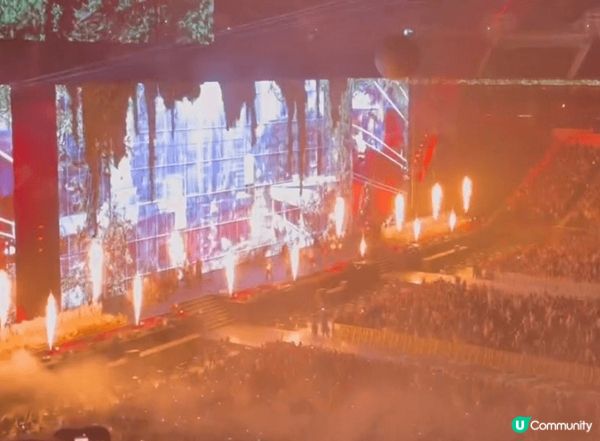 等左咁耐終於有得睇謝霆鋒演唱會，真係好開心，雖然位置比較遠，...