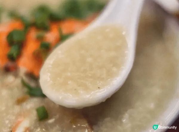 用成隻水蟹熬制的水蟹粥，粥底細膩鮮甜。水蟹的蟹黃精華完全溶於...