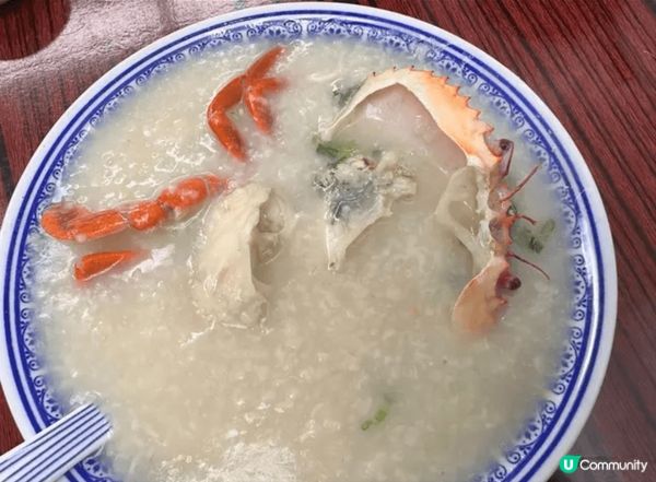 用成隻水蟹熬制的水蟹粥，粥底細膩鮮甜。水蟹的蟹黃精華完全溶於...