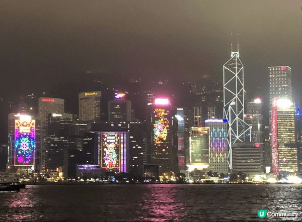 香港的夜景一定是最美的，在五光十色的襯托下，維港兩岸，靚到像...