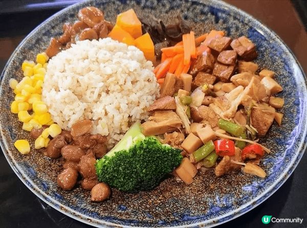 高雄這間素食店，全部都是猴頭菇。我呢個最鍾意食猴頭菇嘅，真係...