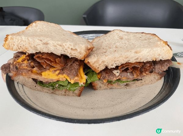 在異地享受豐富早餐，加上一杯美味咖啡👍不過咖啡都是Melbo...