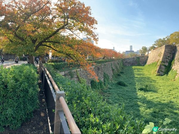 紅葉季到訪大阪城公園，由天守閣襯托紅葉，古色古香。再到福岡大...