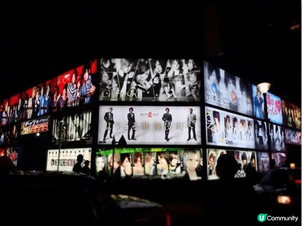 東京的歌舞伎町是到日本旅遊不可錯過的景點！ 不論日與夜都有其...