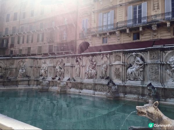 個個去意大利都淨係去許願池，人多到根本影唔到靚相，下次不如試...