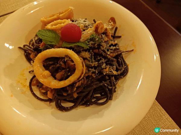 位於廈門鼓浪嶼的貓島主題餐廳，環境和輕柔音樂令人非常放鬆寫意...