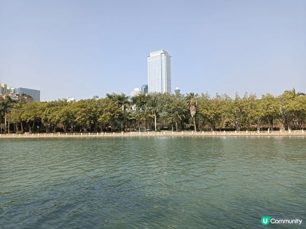 廈門南湖公園，當地居民日常休憩的地方，圍着湖邊漫步令人寫意，...