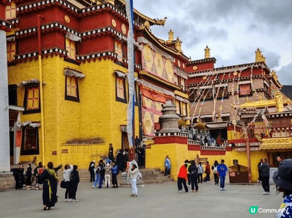 位於香格里拉的松贊林寺(被譽為小達拉宮), 的確神似, 值得...