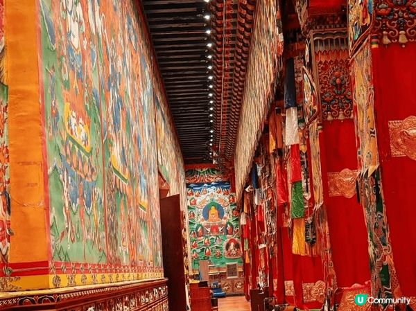 位於香格里拉的松贊林寺(被譽為小達拉宮), 的確神似, 值得...