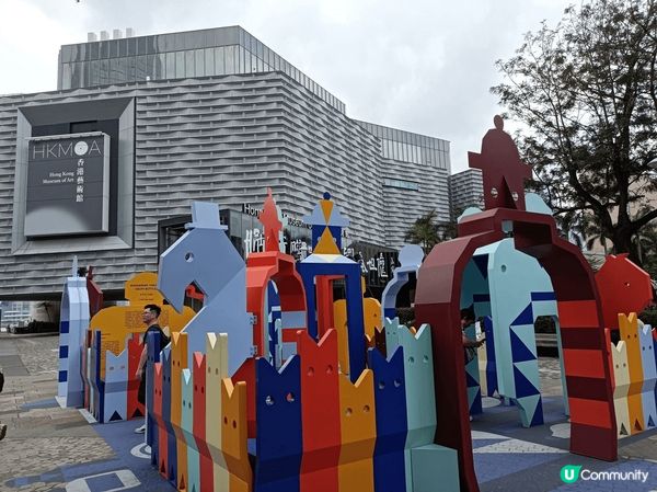 夏日炎炎，最適宜逛博物館，不用曬到皮膚變黑。香港藝術館不定期...