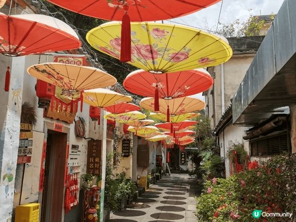 深圳甘坑古鎮，有好多古式建築，亦有好多客家酒樓和美食，是值得...