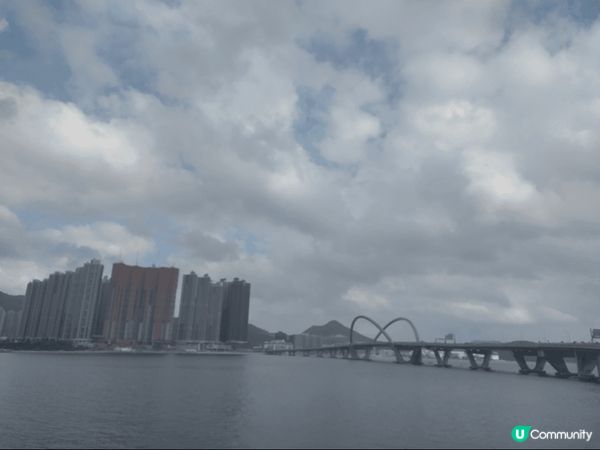 去誇灣大橋打卡。起點可從調景嶺A出口出發步行約20分鐘欣賞海...