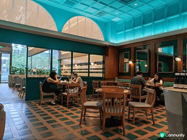 深圳萬象前海商場係深圳桂灣站上蓋，商場有個好靚的花園，這個花...