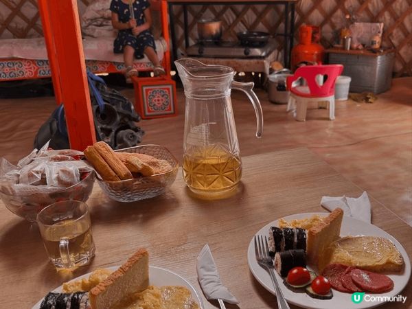 這是我在蒙古國旅行時，住當地遊牧民族蒙古包的膳食，以羊肉為主...