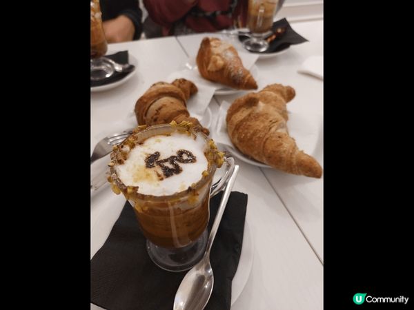 意大利之行就當然要食盡名物，完全係開心果同甜品天堂，糖果si...