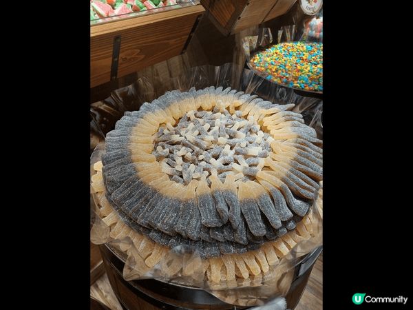 意大利之行就當然要食盡名物，完全係開心果同甜品天堂，糖果si...