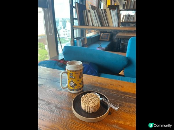 蒙古傳統小食 有唔少芝士製品 同埋馬奶酒 飲落去酸酸地 冇酒...