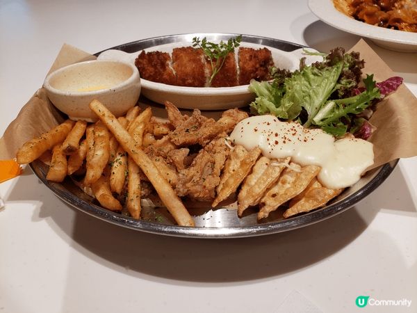 這間位於旺角MOKO新世紀3樓既Terrace in Sea...