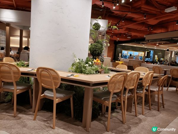 這間位於旺角MOKO新世紀3樓既Terrace in Sea...