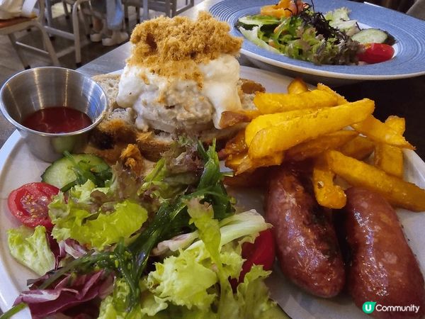 呢間位於觀塘既小時光，非常有特色，餐廳用左課室既概念，令大家...