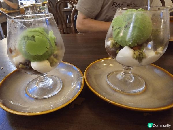 呢間位於觀塘既小時光，非常有特色，餐廳用左課室既概念，令大家...