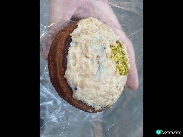 三種香口食物相當邪惡，炸雞髀，酸辣米線及玉桂卷，色香味俱全
