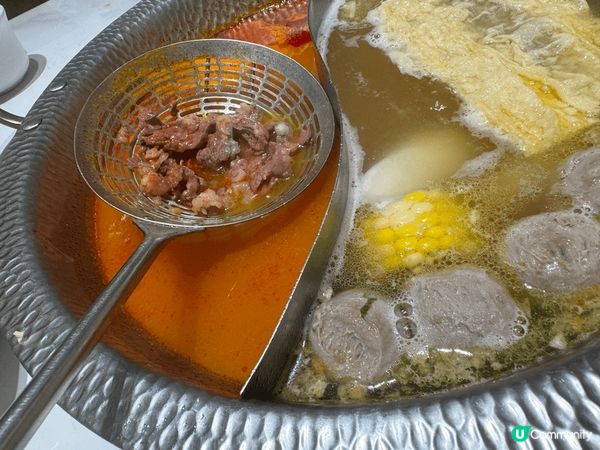 這是一家位於深圳國貿站的潮汕火鍋，名稱：潮汕大目牛肉火鍋，餐...