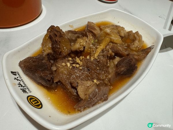 這是一家位於深圳國貿站的潮汕火鍋，名稱：潮汕大目牛肉火鍋，餐...