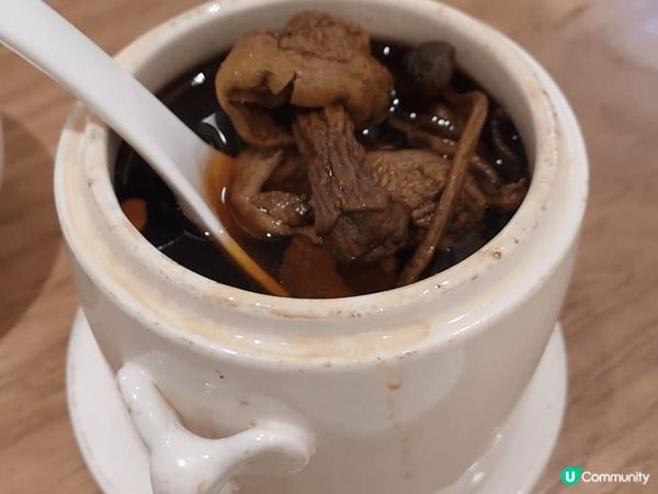 今日在深圳皇庭廣場內的粵集.手工粵菜食飯真的不錯其中燒鵝同乳...